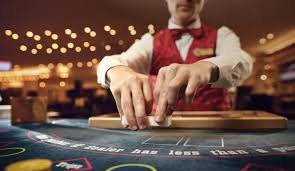 isutoto live dealer blackjack table with dealer and side-view cards